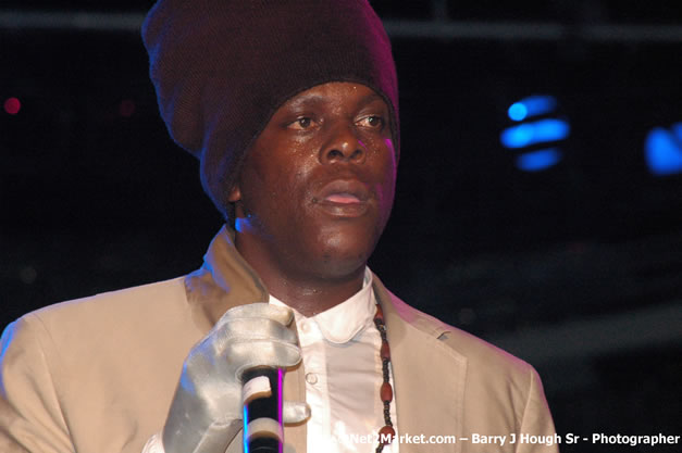 Richie Spice  - Red Stripe Reggae Sumfest 2007 - Zenith - Saturday, July 21, 2007 - Catherine Hall, Montego Bay, St James, Jamaica W.I. - Negril Travel Guide, Negril Jamaica WI - http://www.negriltravelguide.com - info@negriltravelguide.com...!