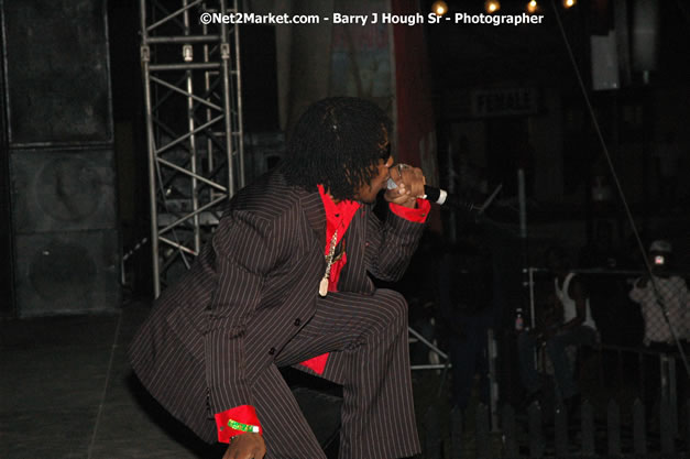 Wayne Marshall - Explosion - Red Stripe Reggae Sumfest 2007 - Thursday, July 19, 2007 - Red Stripe Reggae Sumfest 2007 at Catherine Hall, Montego Bay, St James, Jamaica W.I. - Negril Travel Guide, Negril Jamaica WI - http://www.negriltravelguide.com - info@negriltravelguide.com...!