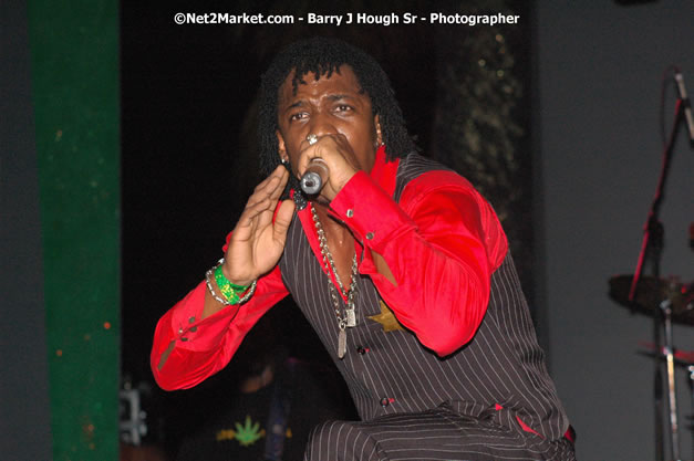 Wayne Marshall - Explosion - Red Stripe Reggae Sumfest 2007 - Thursday, July 19, 2007 - Red Stripe Reggae Sumfest 2007 at Catherine Hall, Montego Bay, St James, Jamaica W.I. - Negril Travel Guide, Negril Jamaica WI - http://www.negriltravelguide.com - info@negriltravelguide.com...!