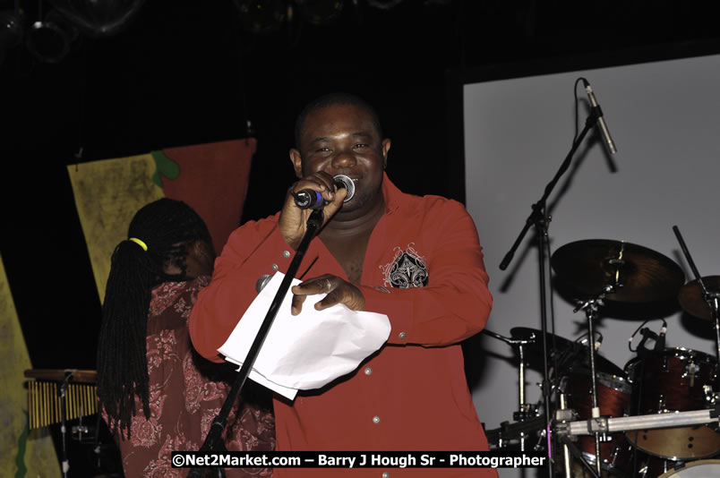 Andy Vernon @ Red Stripe Reggae Sumfest 2008 International Night 2, Catherine Hall, Montego Bay - Saturday, July 19, 2008 - Reggae Sumfest 2008 July 13 - July 19, 2008 - Photographs by Net2Market.com - Barry J. Hough Sr. Photojournalist/Photograper - Photographs taken with a Nikon D300 - Negril Travel Guide, Negril Jamaica WI - http://www.negriltravelguide.com - info@negriltravelguide.com...!