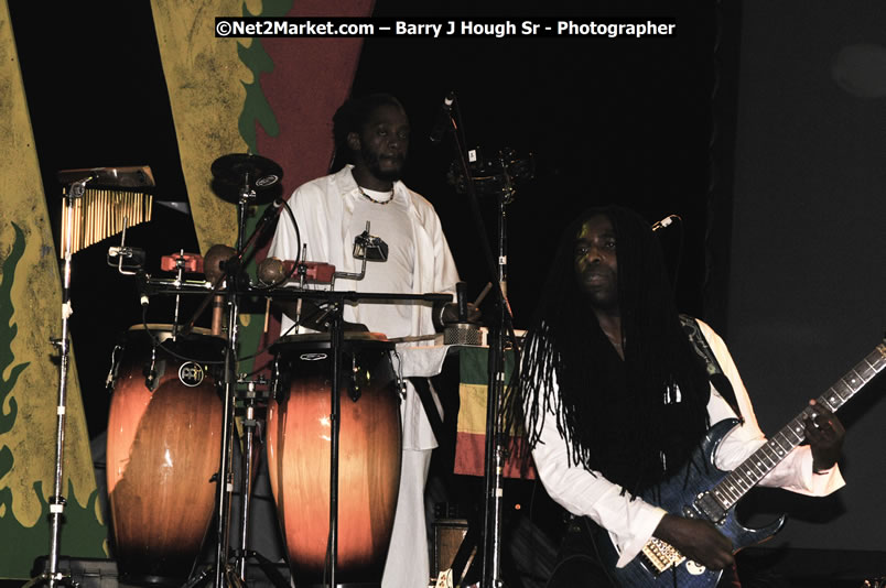 Beres Hammond @ Red Stripe Reggae Sumfest 2008 International Night 2, Catherine Hall, Montego Bay - Saturday, July 19, 2008 - Reggae Sumfest 2008 July 13 - July 19, 2008 - Photographs by Net2Market.com - Barry J. Hough Sr. Photojournalist/Photograper - Photographs taken with a Nikon D300 - Negril Travel Guide, Negril Jamaica WI - http://www.negriltravelguide.com - info@negriltravelguide.com...!