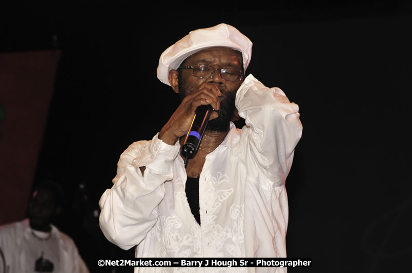 Beres Hammond @ Red Stripe Reggae Sumfest 2008 International Night 2, Catherine Hall, Montego Bay - Saturday, July 19, 2008 - Reggae Sumfest 2008 July 13 - July 19, 2008 - Photographs by Net2Market.com - Barry J. Hough Sr. Photojournalist/Photograper - Photographs taken with a Nikon D300 - Negril Travel Guide, Negril Jamaica WI - http://www.negriltravelguide.com - info@negriltravelguide.com...!