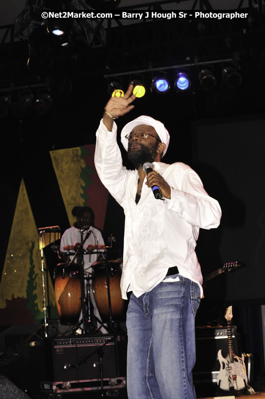 Beres Hammond @ Red Stripe Reggae Sumfest 2008 International Night 2, Catherine Hall, Montego Bay - Saturday, July 19, 2008 - Reggae Sumfest 2008 July 13 - July 19, 2008 - Photographs by Net2Market.com - Barry J. Hough Sr. Photojournalist/Photograper - Photographs taken with a Nikon D300 - Negril Travel Guide, Negril Jamaica WI - http://www.negriltravelguide.com - info@negriltravelguide.com...!