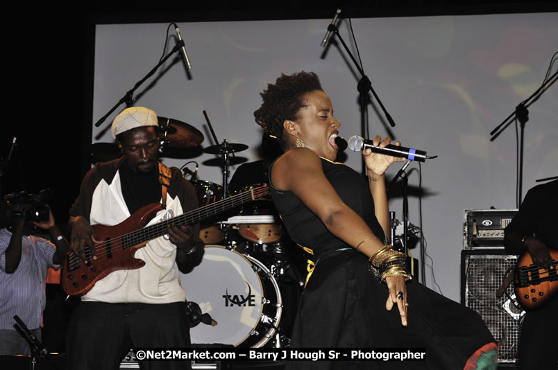 Etana @ Red Stripe Reggae Sumfest 2008 International Night 2, Catherine Hall, Montego Bay - Saturday, July 19, 2008 - Reggae Sumfest 2008 July 13 - July 19, 2008 - Photographs by Net2Market.com - Barry J. Hough Sr. Photojournalist/Photograper - Photographs taken with a Nikon D300 - Negril Travel Guide, Negril Jamaica WI - http://www.negriltravelguide.com - info@negriltravelguide.com...!