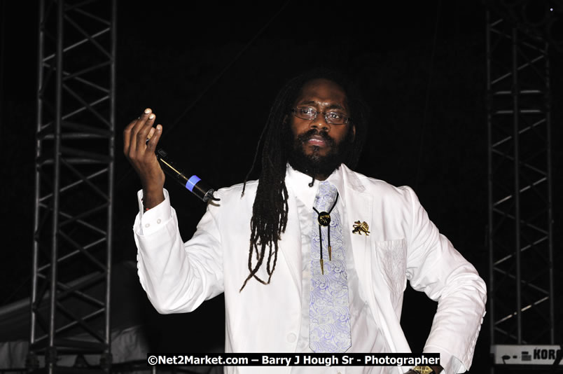 Tarrus Riley @ Red Stripe Reggae Sumfest 2008 International Night 2, Catherine Hall, Montego Bay - Saturday, July 19, 2008 - Reggae Sumfest 2008 July 13 - July 19, 2008 - Photographs by Net2Market.com - Barry J. Hough Sr. Photojournalist/Photograper - Photographs taken with a Nikon D300 - Negril Travel Guide, Negril Jamaica WI - http://www.negriltravelguide.com - info@negriltravelguide.com...!