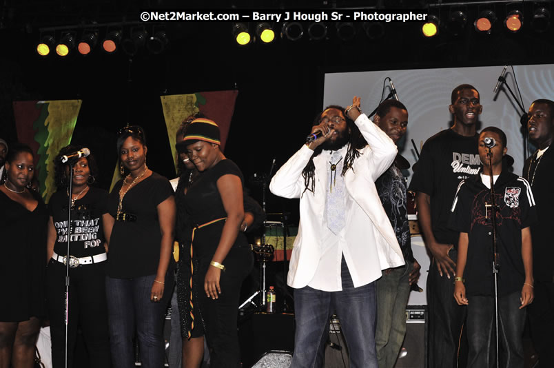 Tarrus Riley @ Red Stripe Reggae Sumfest 2008 International Night 2, Catherine Hall, Montego Bay - Saturday, July 19, 2008 - Reggae Sumfest 2008 July 13 - July 19, 2008 - Photographs by Net2Market.com - Barry J. Hough Sr. Photojournalist/Photograper - Photographs taken with a Nikon D300 - Negril Travel Guide, Negril Jamaica WI - http://www.negriltravelguide.com - info@negriltravelguide.com...!