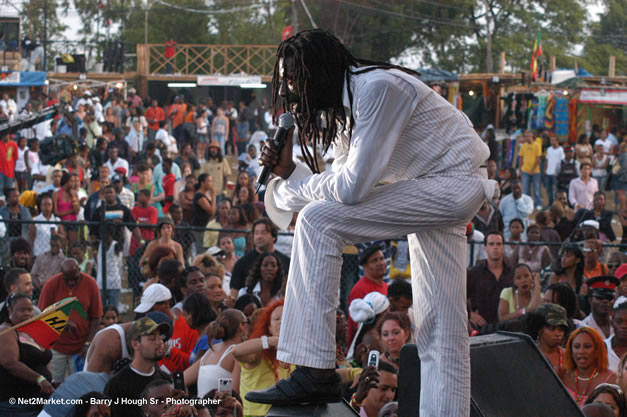 Buju Banton - Red Stripe Reggae Sumfest 2006 - The Summit - Jamaica's Greatest, The World's Best - Saturday, July 22, 2006 - Montego Bay, Jamaica - Negril Travel Guide, Negril Jamaica WI - http://www.negriltravelguide.com - info@negriltravelguide.com...!