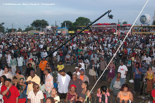 Venue - Audience at Red Stripe Reggae Sumfest 2006 - The Summit - Jamaica's Greatest, The World's Best - Saturday, July 22, 2006 - Montego Bay, Jamaica - Negril Travel Guide, Negril Jamaica WI - http://www.negriltravelguide.com - info@negriltravelguide.com...!