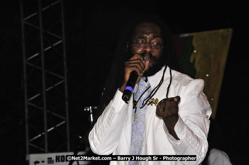  Tarrus Riley - Live in Concert - at the One Love Reggae Concert Series 09/10 @ Negril Escape Resort & Spa - Also Featuring: Mistic Bowie, Monday Justice, Cash, Dean Frazier - DJ Gemini - MC Oliver Cargill, Negril Escape Resort & Spa, One Love Drive, West End, Negril, Westmoreland, Jamaica W.I. - Tuesday, November 17, 2009 - Photographs by Net2Market.com - Barry J. Hough Sr, Photographer / Photojournalist - Photos taken with a Nikon D70, D100, or D300 - Negril Travel Guide, Negril Jamaica WI - http://www.negriltravelguide.com - info@negriltravelguide.com...!