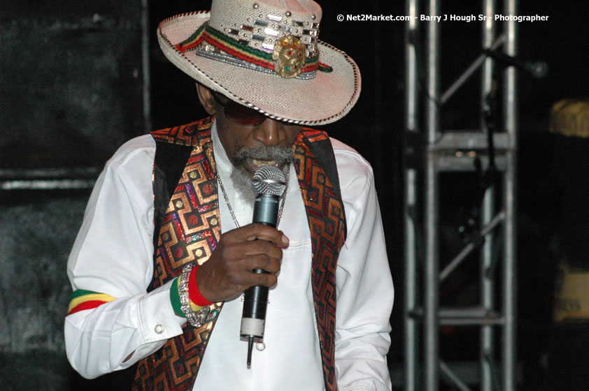 Bunny Wailer - Smile Jamaica, Nine Miles, St Anns, Jamaica - Saturday, February 10, 2007 - The Smile Jamaica Concert, a symbolic homecoming in Bob Marley's birthplace of Nine Miles - Negril Travel Guide, Negril Jamaica WI - http://www.negriltravelguide.com - info@negriltravelguide.com...!