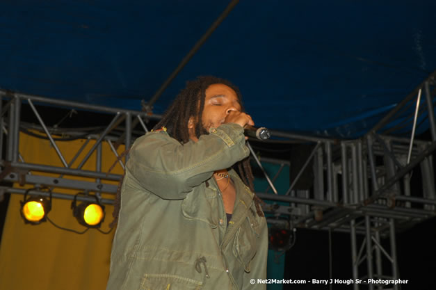 The Marley Brother's - Damian, Stephen, Julian, and Kimani - Smile Jamaica, Nine Miles, St Anns, Jamaica - Saturday, February 10, 2007 - The Smile Jamaica Concert, a symbolic homecoming in Bob Marley's birthplace of Nine Miles - Negril Travel Guide, Negril Jamaica WI - http://www.negriltravelguide.com - info@negriltravelguide.com...!