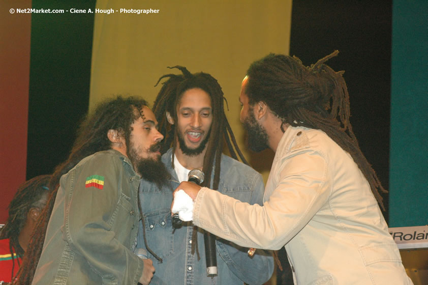 The Marley Brother's - Damian, Stephen, Julian, and Kimani - Smile Jamaica, Nine Miles, St Anns, Jamaica - Saturday, February 10, 2007 - The Smile Jamaica Concert, a symbolic homecoming in Bob Marley's birthplace of Nine Miles - Negril Travel Guide, Negril Jamaica WI - http://www.negriltravelguide.com - info@negriltravelguide.com...!