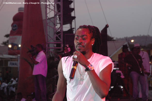 Beenie Man - Red Stripe Reggae Sumfest 2006 - Stormfront - The Blazing Dance Hall Night - Thursday, July 20, 2006 - Catherine Hall Venue - Montego Bay, Jamaica - Negril Travel Guide, Negril Jamaica WI - http://www.negriltravelguide.com - info@negriltravelguide.com...!