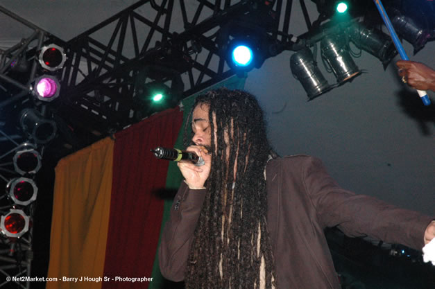 Damian Marley - Red Stripe Reggae Sumfest 2006 - The Summit - Jamaica's Greatest, The World's Best - Saturday, July 22, 2006 - Montego Bay, Jamaica - Negril Travel Guide, Negril Jamaica WI - http://www.negriltravelguide.com - info@negriltravelguide.com...!