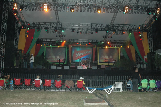 Venue & Audience - Ignition - The Internation Fire Blazes - Friday, July 21, 2006 - Montego Bay, Jamaica - Negril Travel Guide, Negril Jamaica WI - http://www.negriltravelguide.com - info@negriltravelguide.com...!