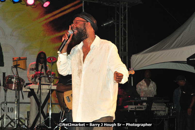 Beres Hammond @ Unite The People An International Reggae Fest, Featuring: Beres Hammond, Coco T, Queen Ifrica, Khalil, Cameal Davis, Iley Dread, Rochelle, Geoffrey Star, Ras Penco, Kool DeLoy, Otis Gayle, J.McKay, Tiney Winey, Venue at Norman Manley Boulevard, Negril, Westmoreland, Jamaica - Saturday, April 4, 2009 - Photographs by Net2Market.com - Barry J. Hough Sr, Photographer/Photojournalist - Negril Travel Guide, Negril Jamaica WI - http://www.negriltravelguide.com - info@negriltravelguide.com...!