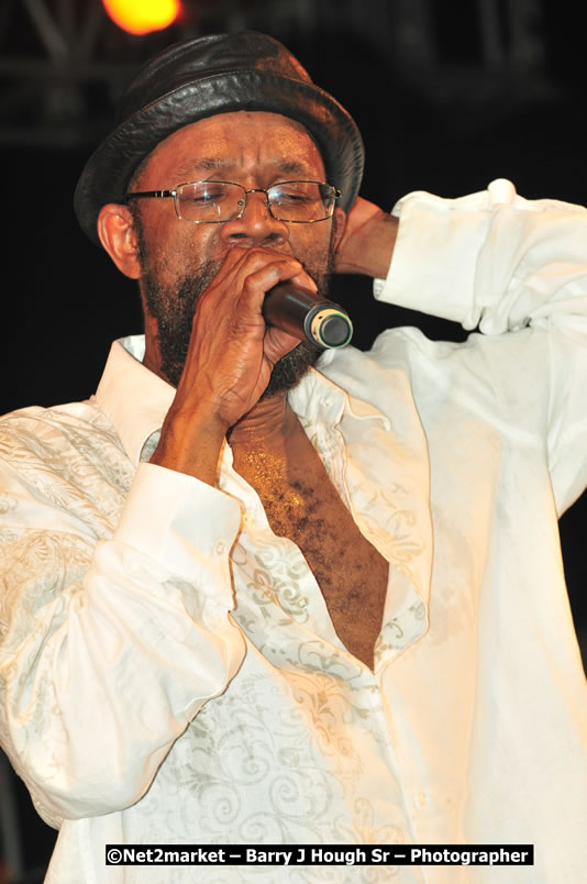 Beres Hammond @ Unite The People An International Reggae Fest, Featuring: Beres Hammond, Coco T, Queen Ifrica, Khalil, Cameal Davis, Iley Dread, Rochelle, Geoffrey Star, Ras Penco, Kool DeLoy, Otis Gayle, J.McKay, Tiney Winey, Venue at Norman Manley Boulevard, Negril, Westmoreland, Jamaica - Saturday, April 4, 2009 - Photographs by Net2Market.com - Barry J. Hough Sr, Photographer/Photojournalist - Negril Travel Guide, Negril Jamaica WI - http://www.negriltravelguide.com - info@negriltravelguide.com...!